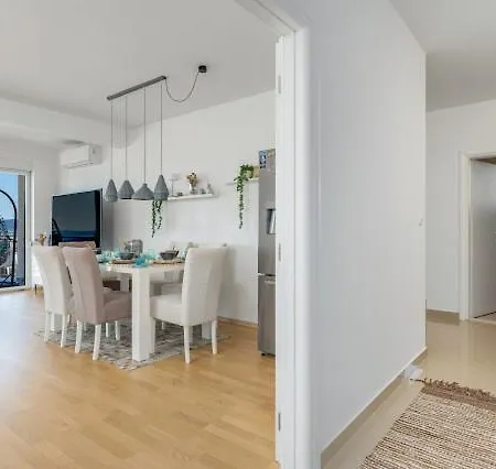 Deluxe 3 Bedroom With Sea View Apartment Baska Voda