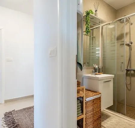 Apartment Deluxe 3 Bedroom With Sea View