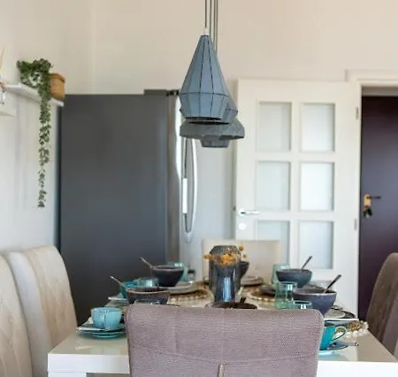 Apartment Deluxe 3 Bedroom With Sea View *