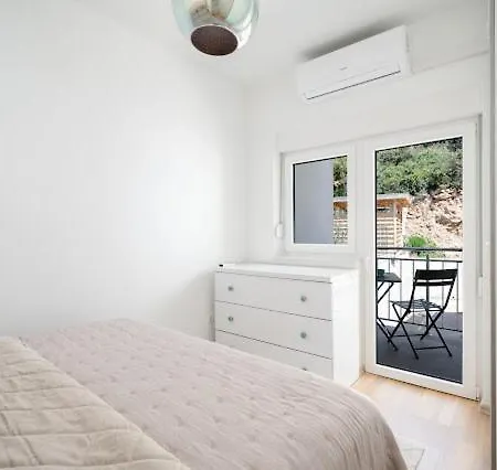 Deluxe 3 Bedroom With Sea View Apartment Baska Voda