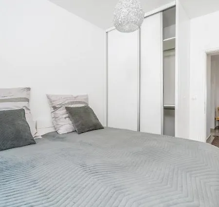 Apartment Deluxe 3 Bedroom With Sea View *
