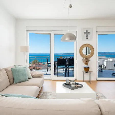 Deluxe 3 Bedroom With Sea View Apartment